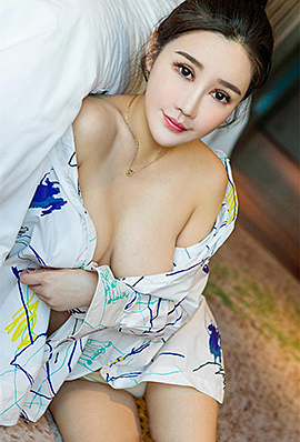 网红刘婷在线公厕背包男的海报图片